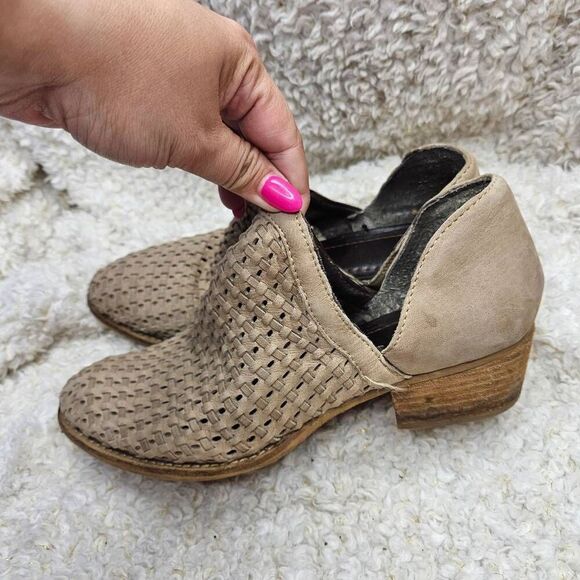Very Volatile Veracruz Leather Woven Ankle Boots Booties sz 8 - Picture 3 of 8